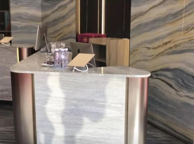 Imagen de los interiores del Hotel Naive S. Foto 19