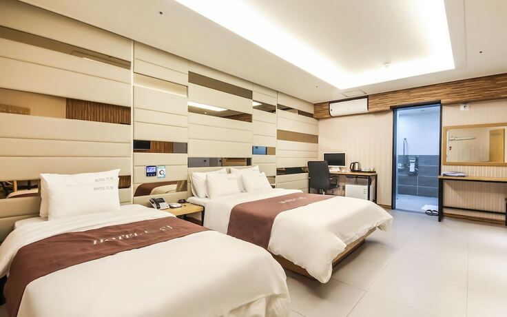 Imagen de la habitación del Hotel Naju Dream Hotel. Foto 9