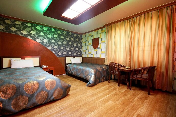 Imagen de la habitación del Hotel Naju Hitel. Foto 2