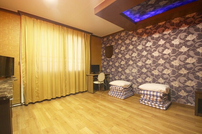 Imagen de la habitación del Hotel Naju Hitel. Foto 3