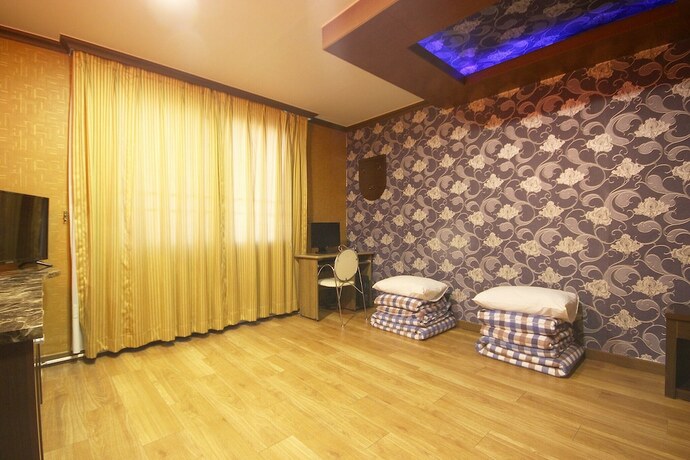 Imagen de la habitación del Hotel Naju Hitel. Foto 5