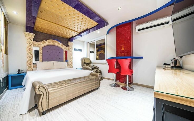 Imagen de la habitación del Hotel Naju Show. Foto 18