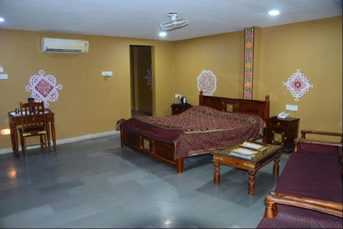 Imagen de la habitación del Hotel Nakhrali Dhani Village Resort. Foto 7
