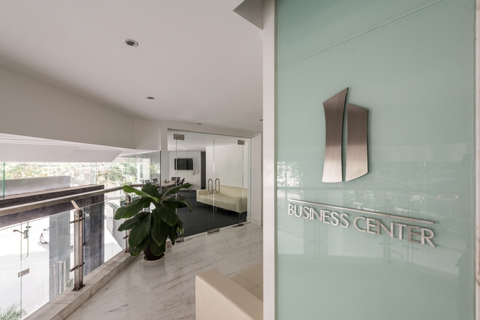 Imagen de los interiores del Hotel Naki Suites At Silvertown. Foto 17