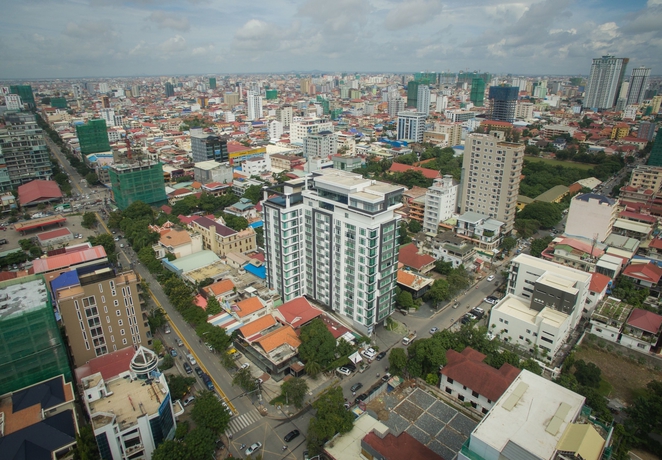 Imagen de los exteriores del Hotel Naki Suites At Silvertown. Foto 13