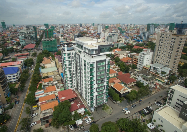 Imagen de los exteriores del Hotel Naki Suites At Silvertown. Foto 14
