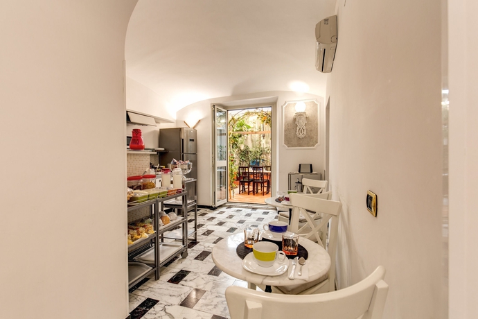 Imagen del bar/restaurante del Hotel Nakissa Inn. Foto 3