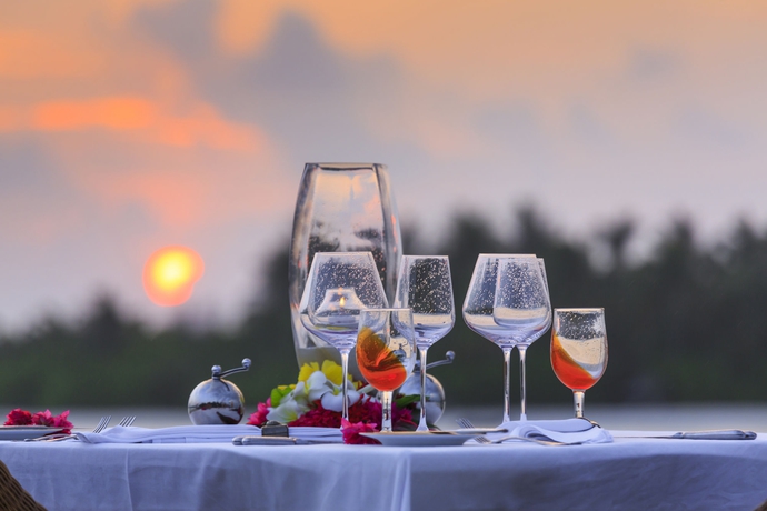 Imagen del bar/restaurante del Hotel Naladhu Private Island Maldives. Foto 4