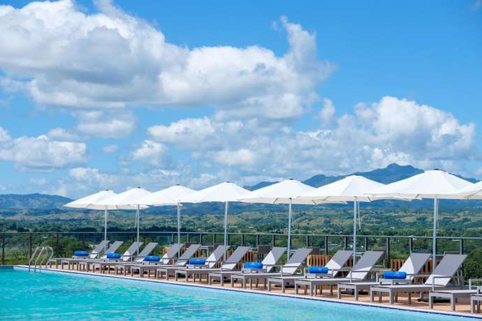 Imagen de la piscina del Hotel Nalagi. Foto 17