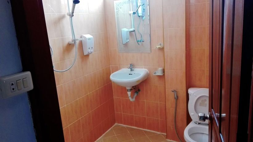 Imagen de la habitación del Hotel Nalinthone Guesthouse. Foto 14