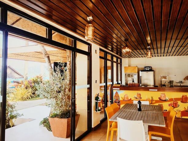 Imagen del bar/restaurante del Hotel Nalu Surf Camp. Foto 10