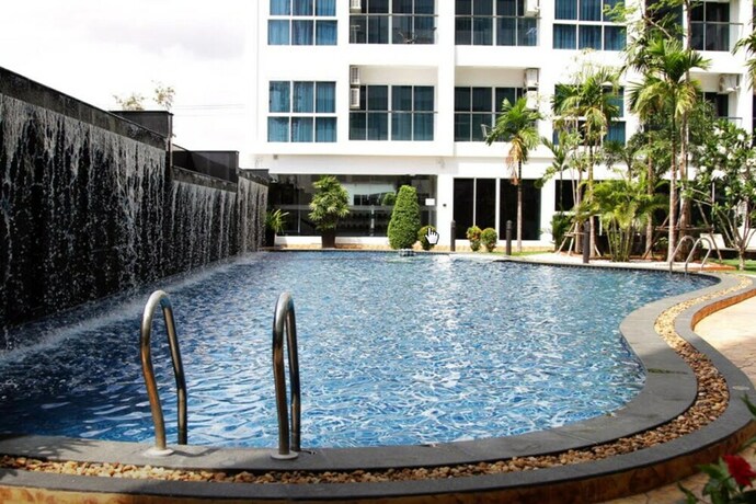 Imagen de la piscina del Hotel Nam Talay Condo By Grandisvillas. Foto 38