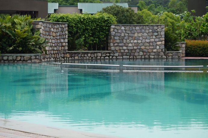 Imagen de la piscina del Hotel Namah Resort Jim Corbett, A Member Of Radisson Individuals. Foto 15