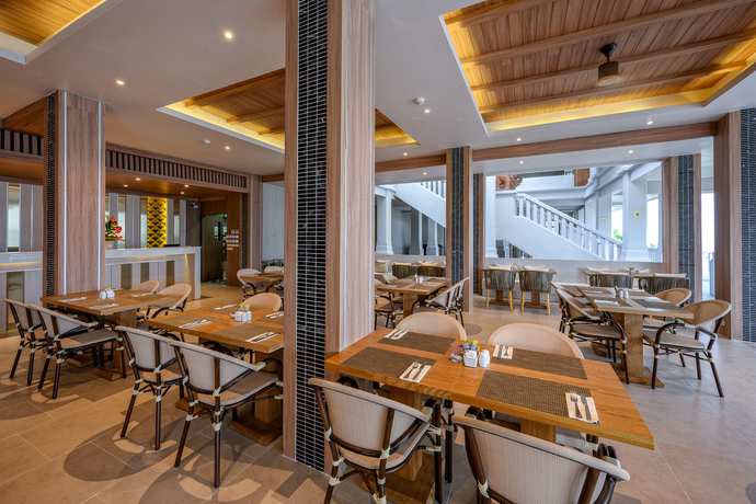 Imagen del bar/restaurante del Hotel Namaka Resort Kamala. Foto 6