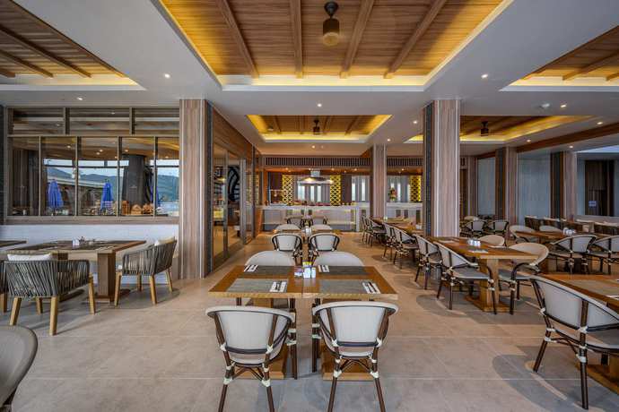 Imagen del bar/restaurante del Hotel Namaka Resort Kamala. Foto 7