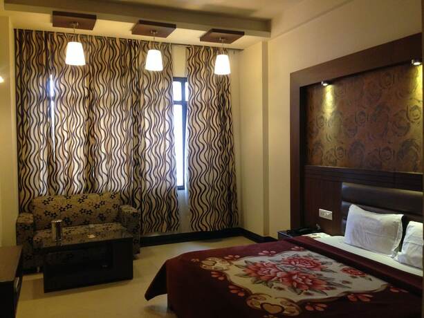 Imagen de la habitación del Hotel Namaskar Residency. Foto 34