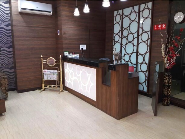 Imagen de los interiores del Hotel Namaskar Residency. Foto 36