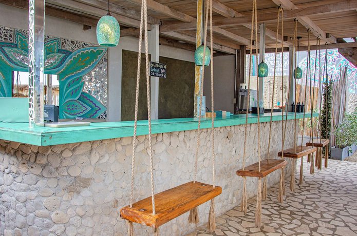 Imagen de los interiores del Hotel Namaste Beach Club and. Foto 20