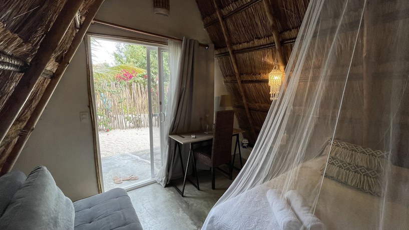 Imagen de la habitación del Hotel Namaste Beach Club and. Foto 19