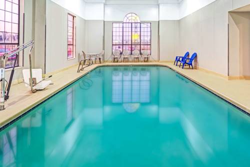 Imagen de la piscina del Hotel Namaste Inn and Suites Dawsonville. Foto 15