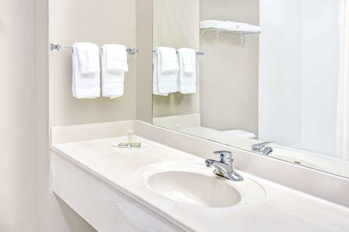 Imagen de la habitación del Hotel Namaste Inn and Suites Dawsonville. Foto 12