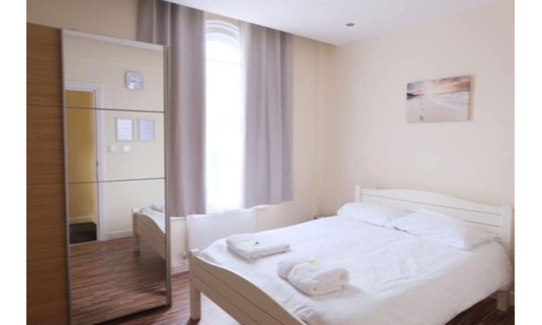 Imagen de la habitación del Hotel Namaste Palace. Foto 10