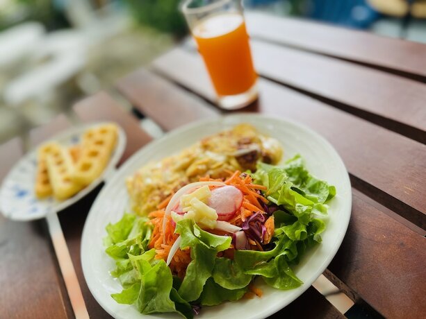 Imagen del bar/restaurante del Hotel Namaste Resort. Foto 23