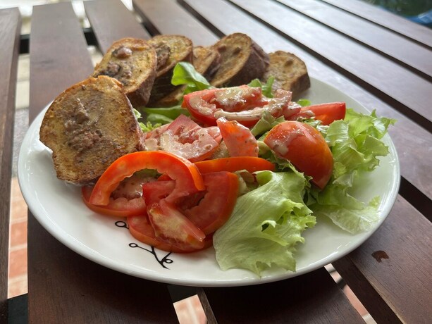 Imagen del bar/restaurante del Hotel Namaste Resort. Foto 24