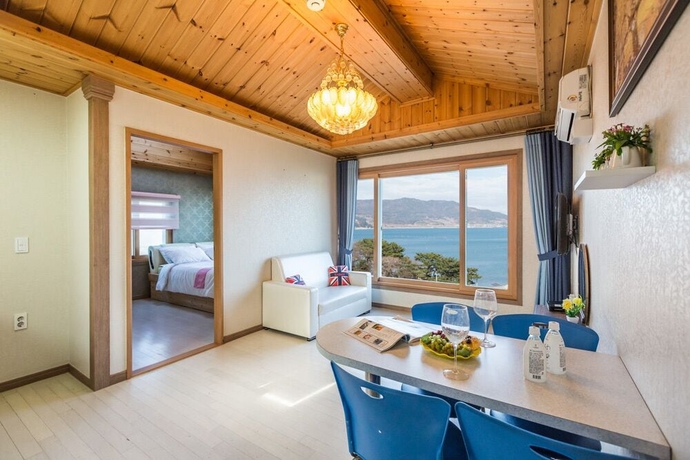 Imagen de la habitación del Hotel Namehae Bada Maru. Foto 3
