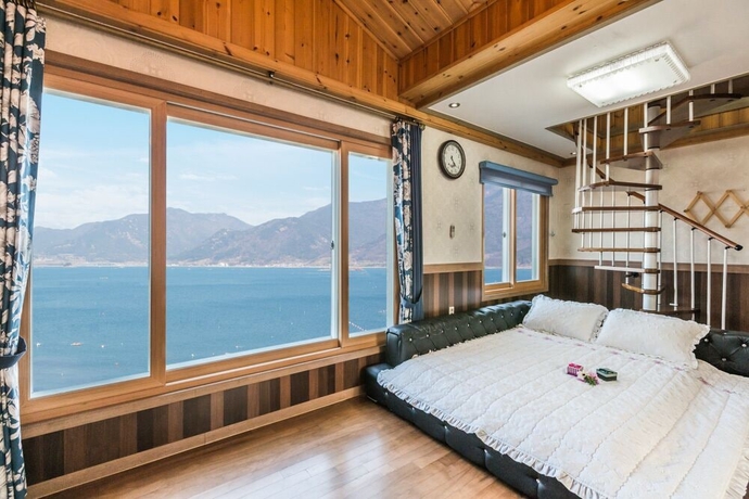 Imagen de la habitación del Hotel Namehae Bada Maru. Foto 4