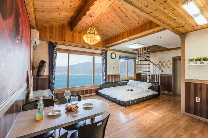 Imagen de la habitación del Hotel Namehae Bada Maru. Foto 5