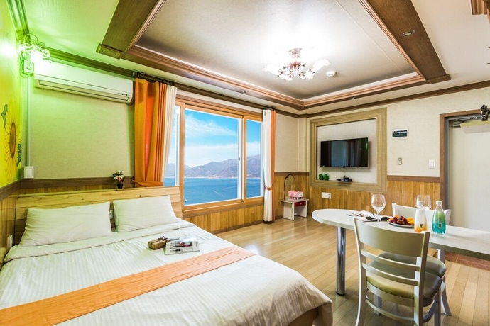 Imagen de la habitación del Hotel Namehae Bada Maru. Foto 8