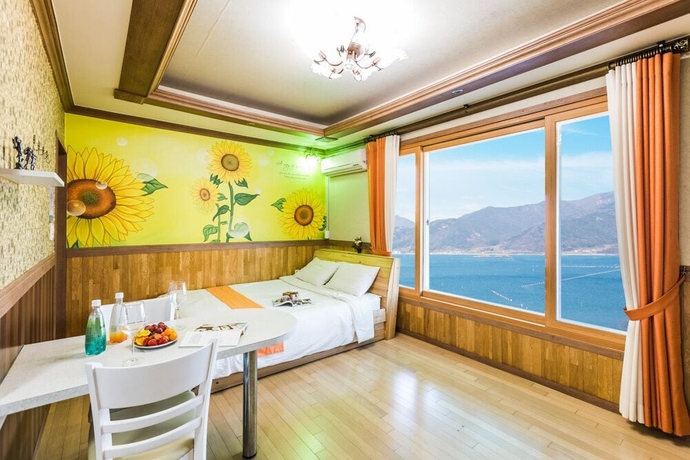 Imagen de la habitación del Hotel Namehae Bada Maru. Foto 9