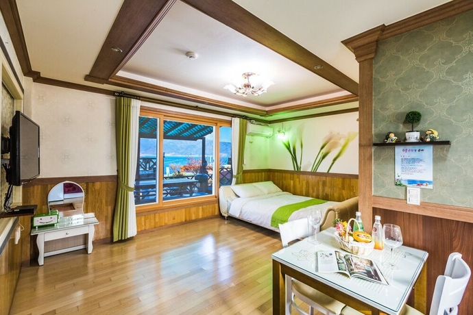 Imagen de la habitación del Hotel Namehae Bada Maru. Foto 12
