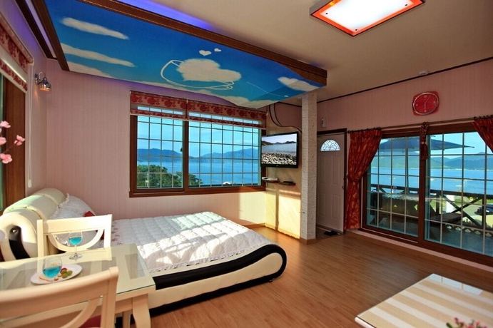 Imagen de la habitación del Hotel Namehae Bada Maru. Foto 19