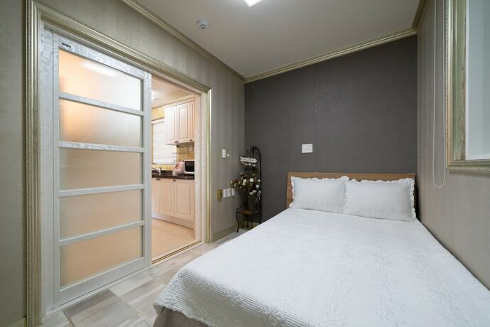 Imagen de la habitación del Hotel Namhae Alhambra Pension. Foto 15
