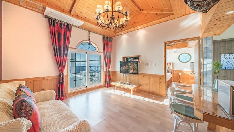 Imagen de la habitación del Hotel Namhae Alhambra Pension. Foto 19