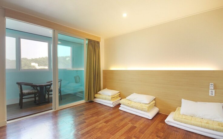 Imagen de la habitación del Hotel Namhae Ares. Foto 14