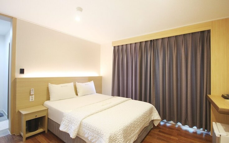 Imagen de la habitación del Hotel Namhae Ares. Foto 17