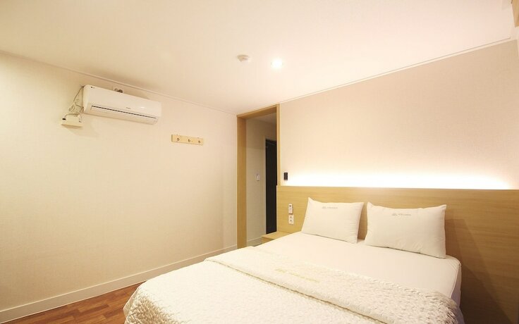 Imagen de la habitación del Hotel Namhae Ares. Foto 19