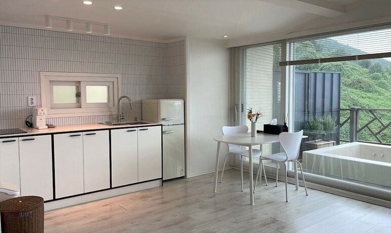 Imagen de la habitación del Hotel Namhae Badangdurum. Foto 34