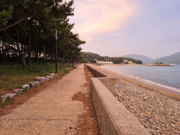 Imagen de los exteriores del Hotel Namhae Beach. Foto 13
