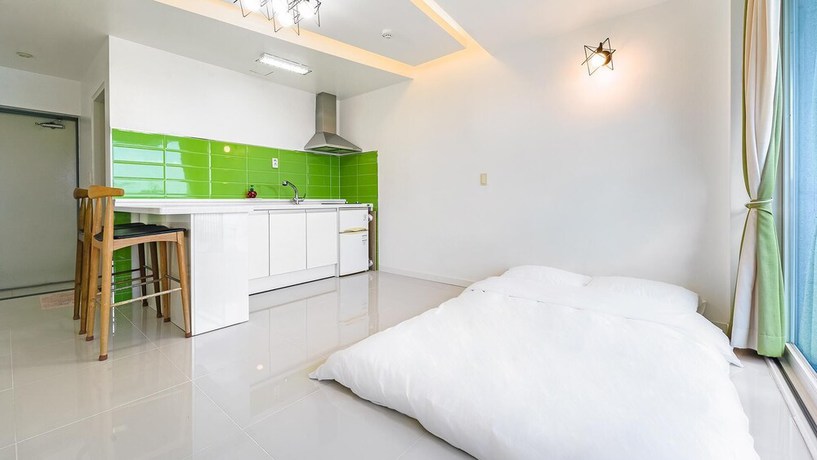 Imagen de la habitación del Hotel Namhae Bomyeoleumgaeulgyeoul Pensyeon. Foto 3