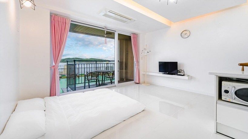 Imagen de la habitación del Hotel Namhae Bomyeoleumgaeulgyeoul Pensyeon. Foto 7