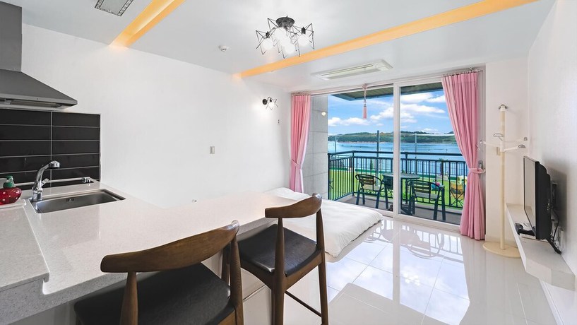 Imagen de la habitación del Hotel Namhae Bomyeoleumgaeulgyeoul Pensyeon. Foto 10