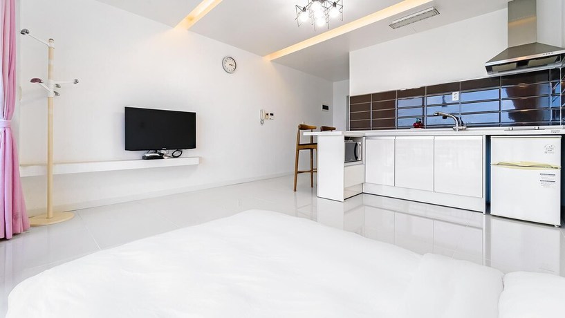 Imagen de la habitación del Hotel Namhae Bomyeoleumgaeulgyeoul Pensyeon. Foto 14