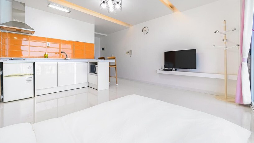 Imagen de la habitación del Hotel Namhae Bomyeoleumgaeulgyeoul Pensyeon. Foto 15