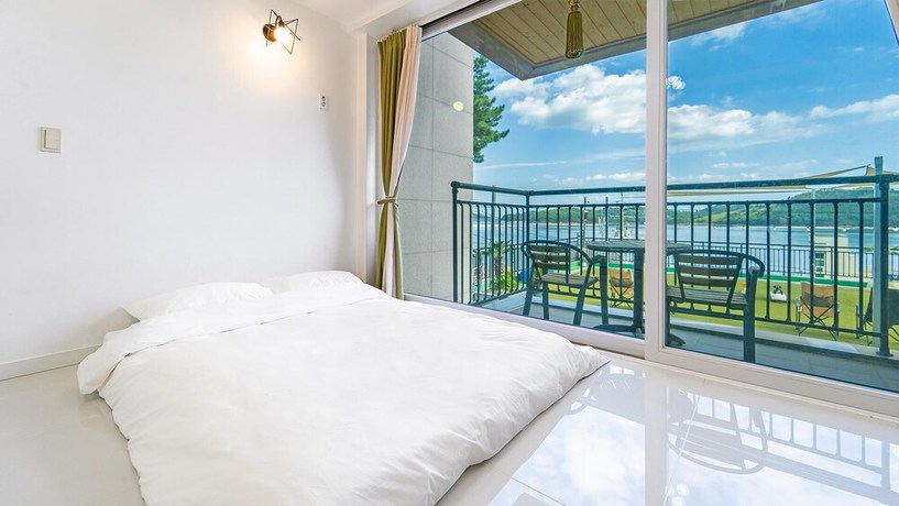 Imagen de la habitación del Hotel Namhae Bomyeoleumgaeulgyeoul Pensyeon. Foto 18