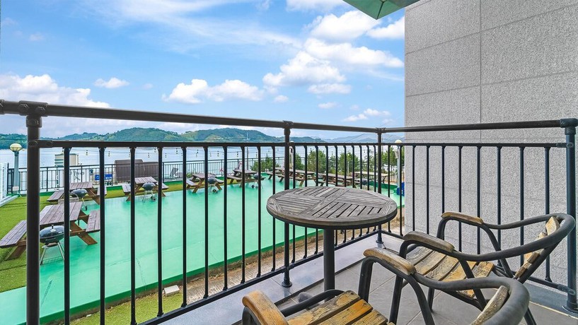 Imagen de la habitación del Hotel Namhae Bomyeoleumgaeulgyeoul Pensyeon. Foto 19