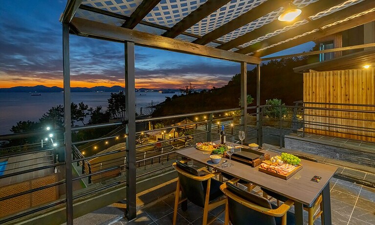 Imagen de la habitación del Hotel Namhae Grand Ocean. Foto 7